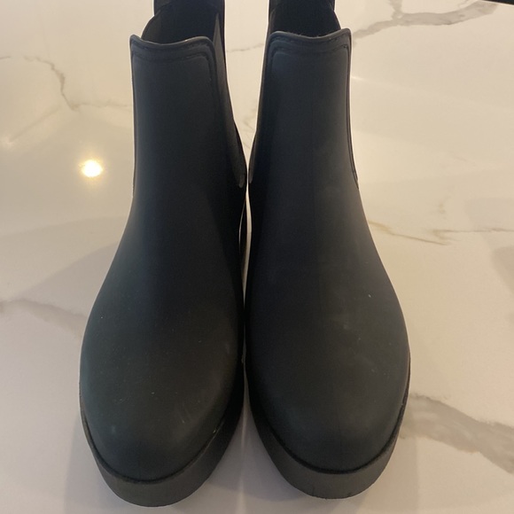 Rain booties- size 9-too narrow for my feet - Picture 2 of 7